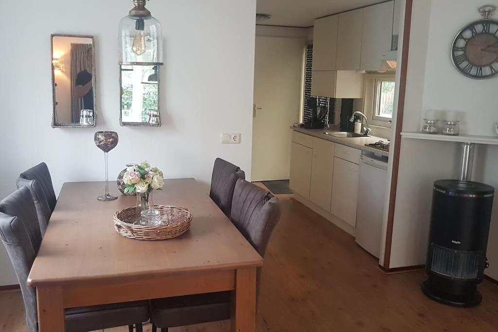 Mooi Chalet Met Grote Tuin Op Een 4 Sterren Park. Doornspijk Buitenkant foto